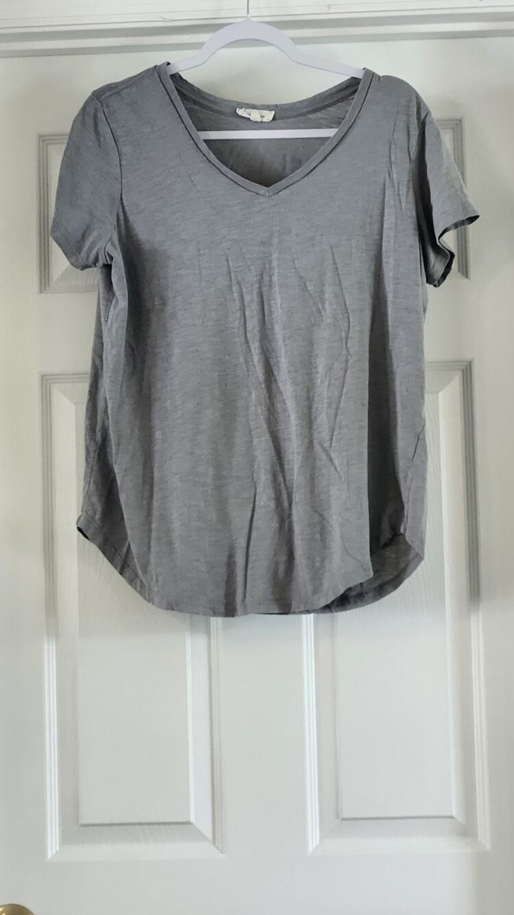 Urban Diction Womens Gray Tee V-Neck High Low Short Sleeve Shirt XL Wt145